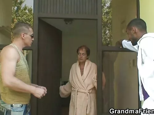 राम्री तातो रातो टाउ ...