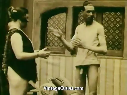 ठूला स्तनहरू सहितको  ...